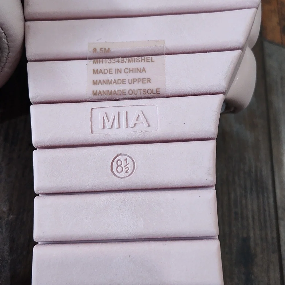 New MIA Pink Slides - Picture 4 of 4